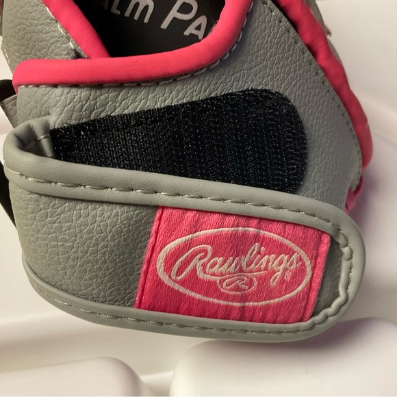Rawlings Girl’s Storm 10 inch glove - left hand thrower - as is - little tear - Picture 7 of 9